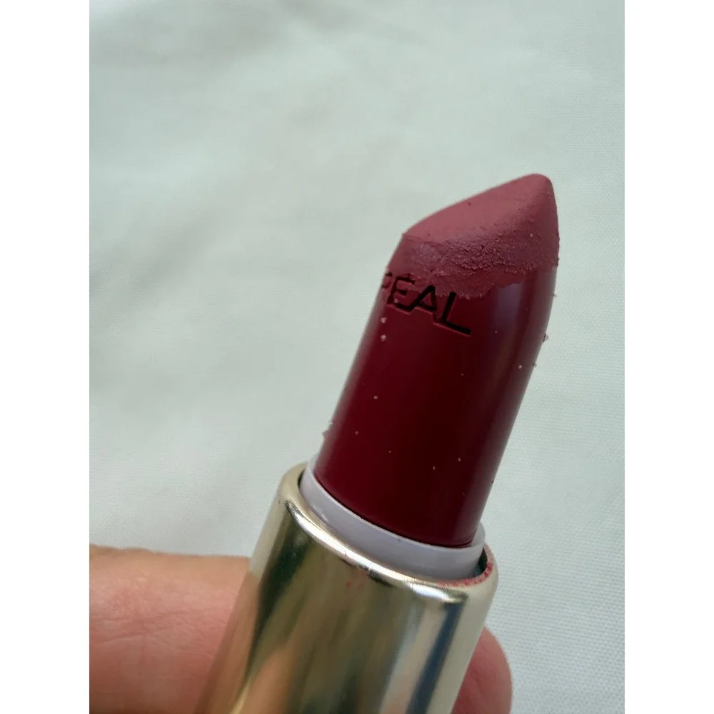 LOreal Colour Riche Satin Lipstick 590 Blushing Berry Gold Tube‎ Creamy Berry
